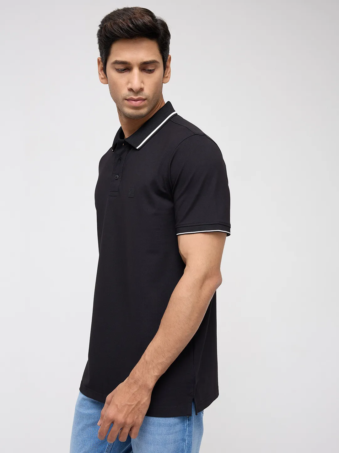 Men T-Shirt Solid Black Regular Fit - Image 4