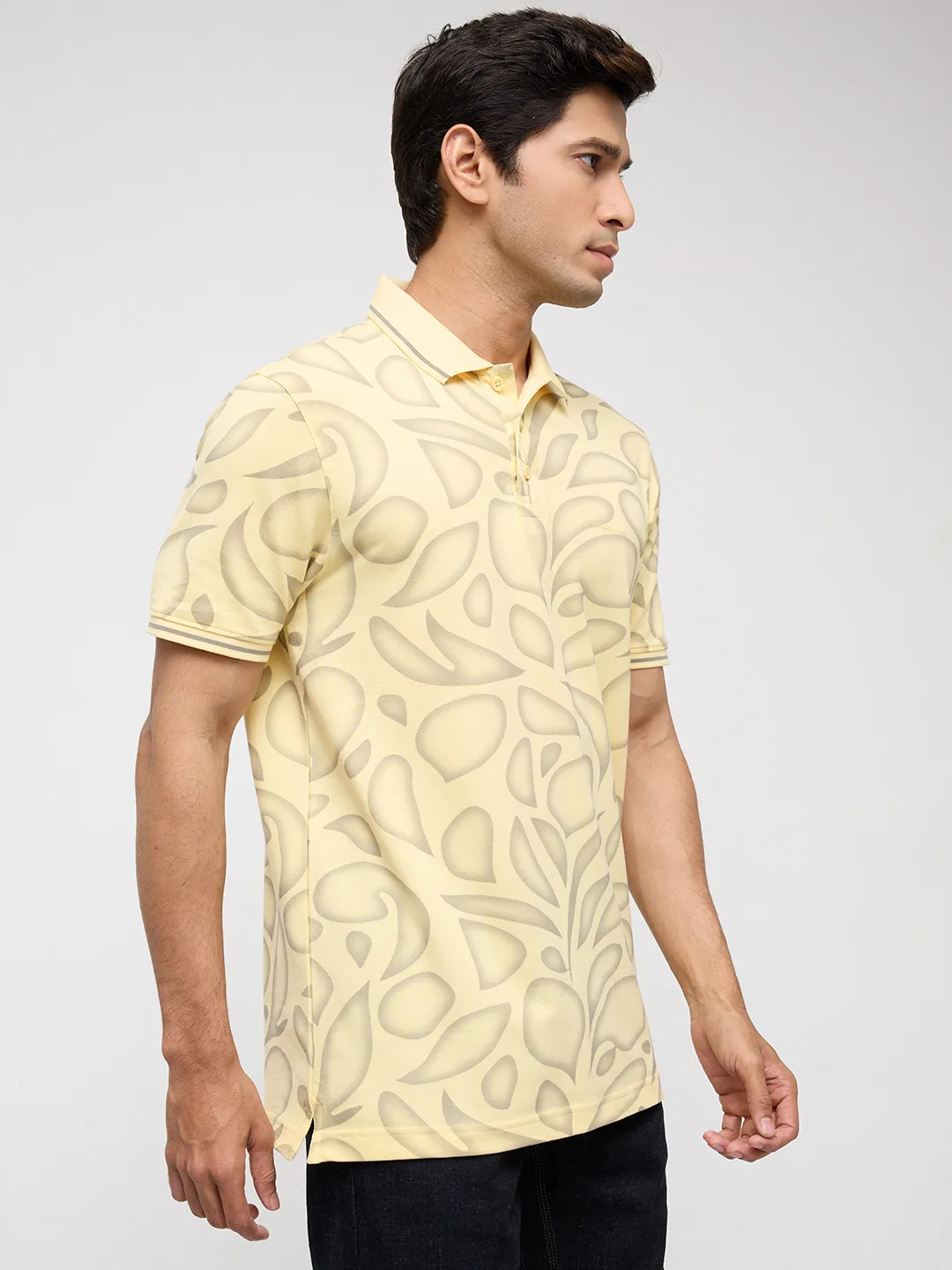 Men T-Shirt Print Yellow Regular Fit - Image 3