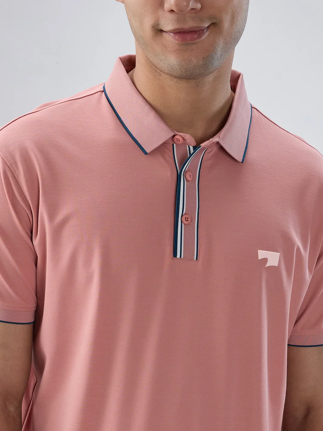 Men T-Shirt Solid Pink Regular Fit - Image 4