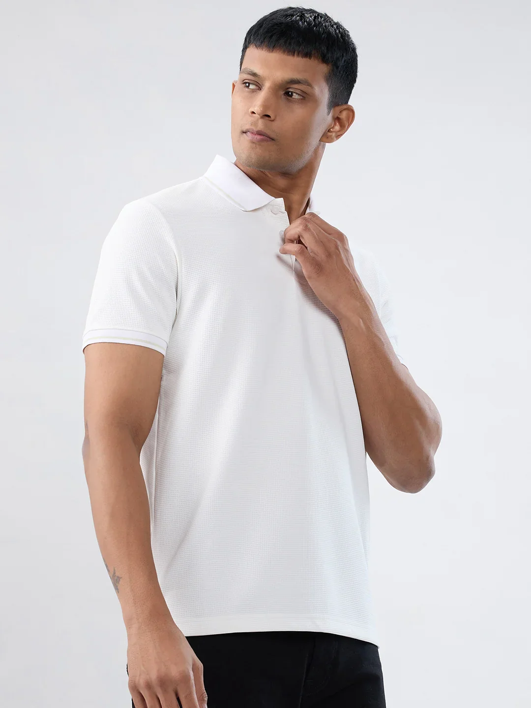 Men T-Shirt Solid White Regular Fit - Image 3