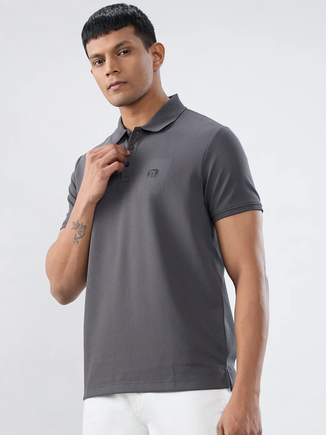 Men T-Shirt Textured Grey Regular Fit - Image 4
