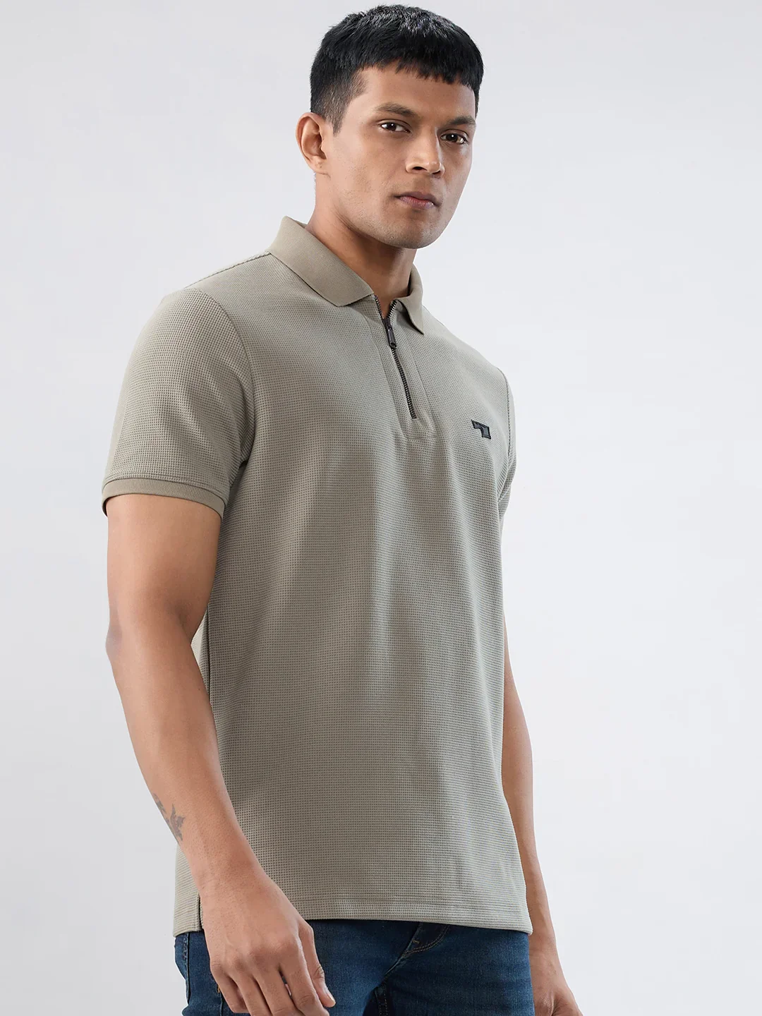 Men T-Shirt Textured Green Regular Fit - Image 3
