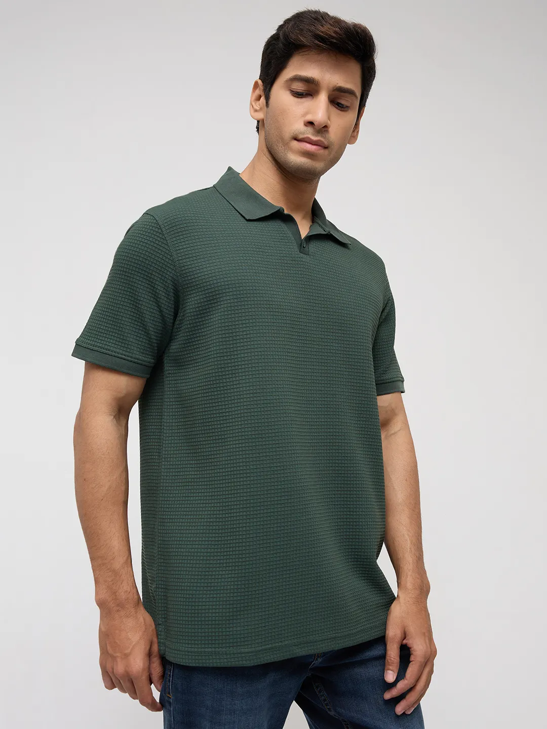 Men T-Shirt Textured Green Regular Fit - Image 3