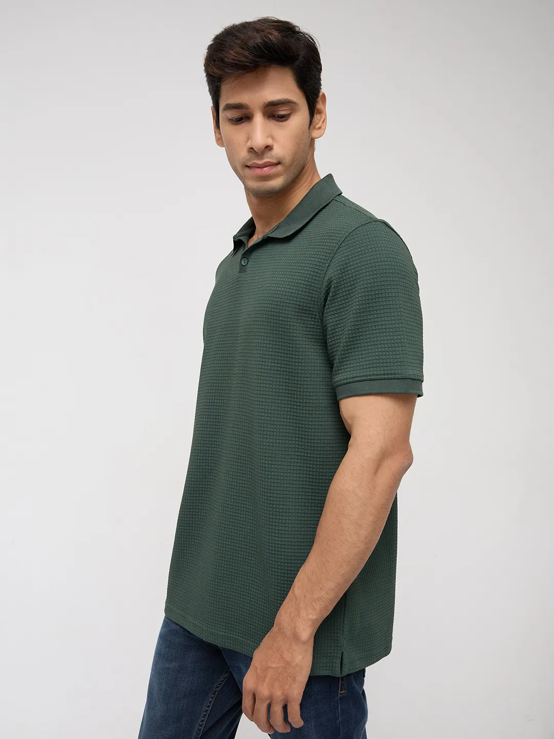Men T-Shirt Textured Green Regular Fit - Image 4
