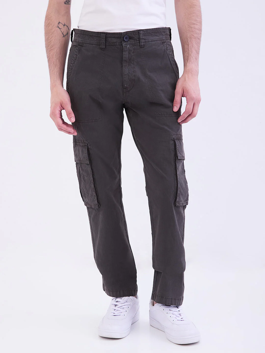Men Trouser Relaxed Fit Grey Mid Rise