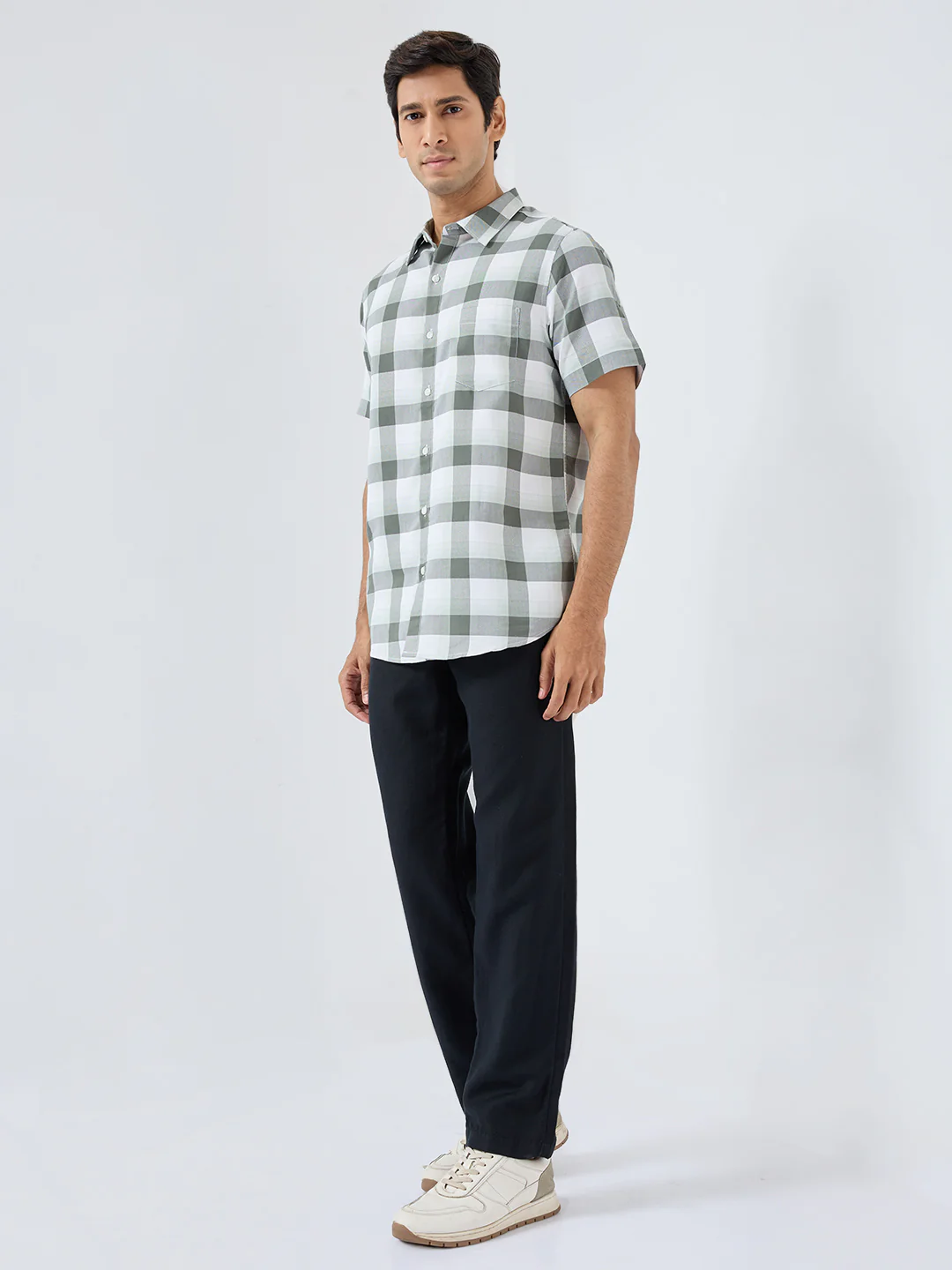 Men Trouser Relaxed Fit Black Mid Rise